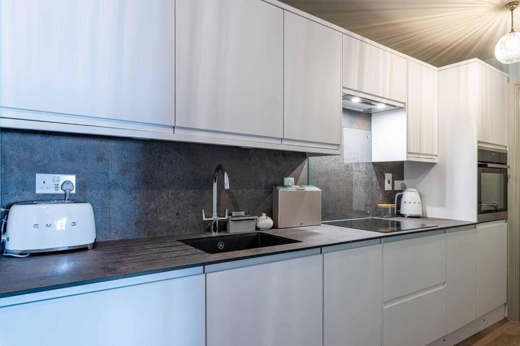Modern, Relaxing 1 Bed Apartment Bath Exterior foto